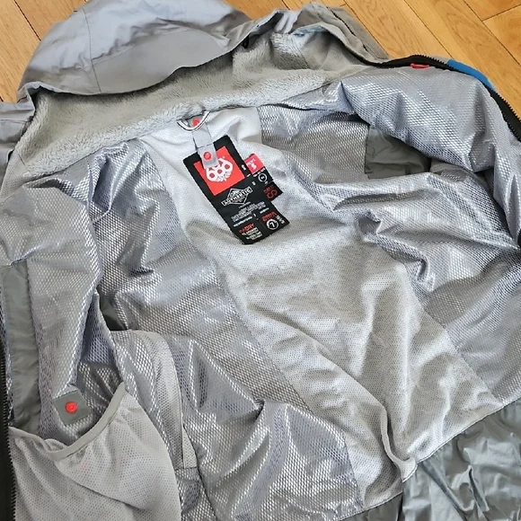 686 jacket - Picture 6 of 13